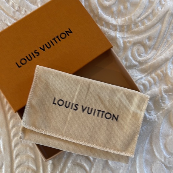 Louis Vuitton Box with Canvas Sack - Picture 2 of 3